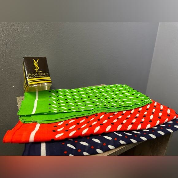 YVES SAINT LAURENT PACKAGE NOS 3 MEN'S FINE COTTON HANDKERCHIEFS - VTG ORIGINAL - Picture 2 of 3